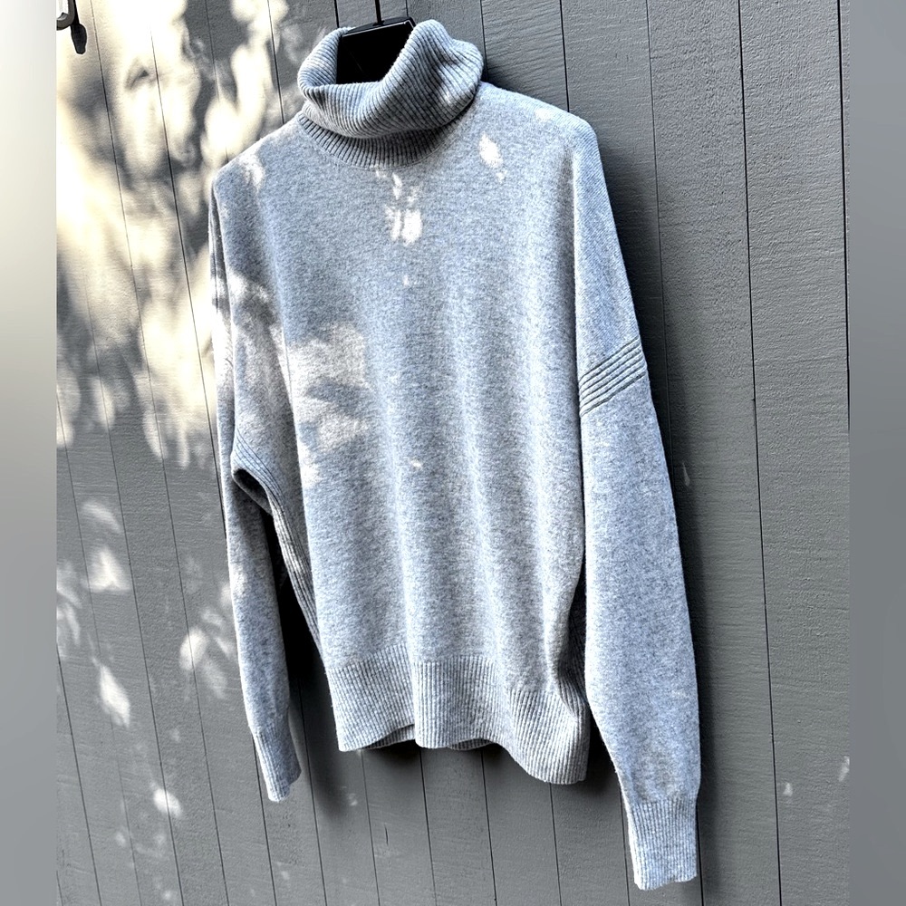 REISS Cashmere blend “Nova” roll neck sweater. Light Heather gray. Size large.